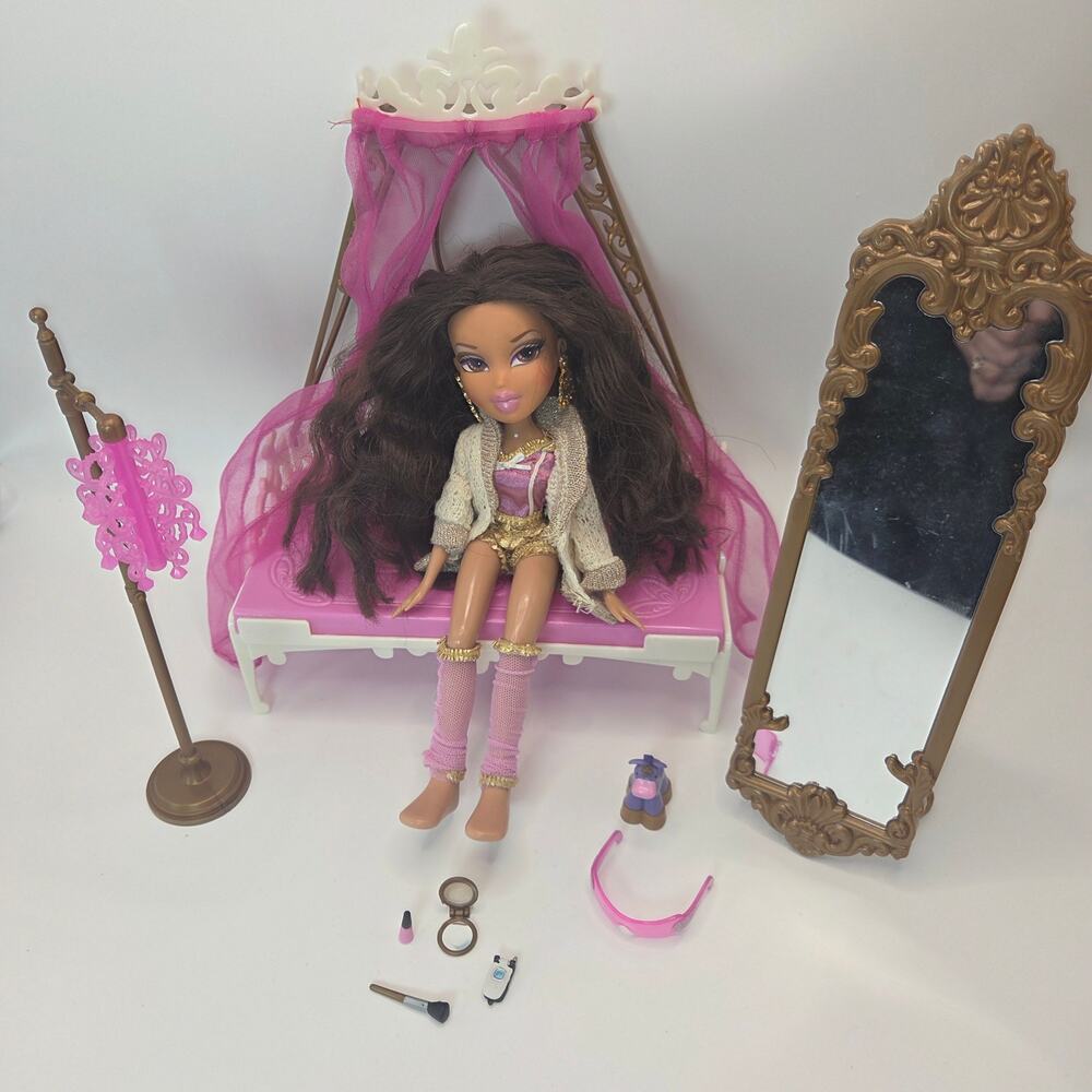 2009 Bratz World Yasmin's Room Set + Doll Bed Mirror Lamp Complete RARE HTF